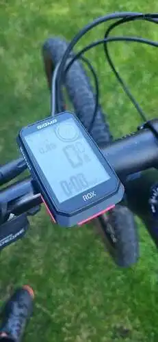 Sigma Rox 4.0 fietscomputer op fiets bevestigd (GPSExperts.nl test)