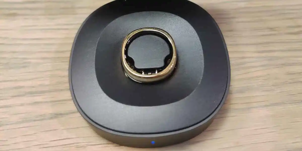 RingConn Gen 2 smart ring in oplader station (GPSExperts.nl test)