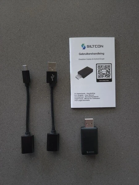 Siltcon carplay dongle unboxing met handleiding en kabels (GPSExperts.nl test)