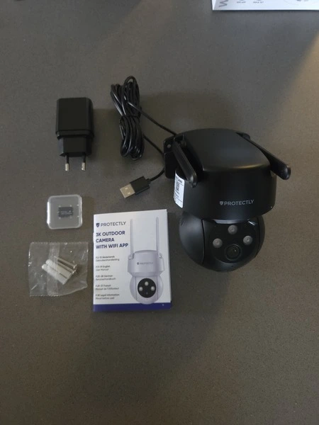 Protectly 3K HD 5MP beveiligingscamera voor buiten unboxing met handleiding en kabels (GPSExperts.nl test)